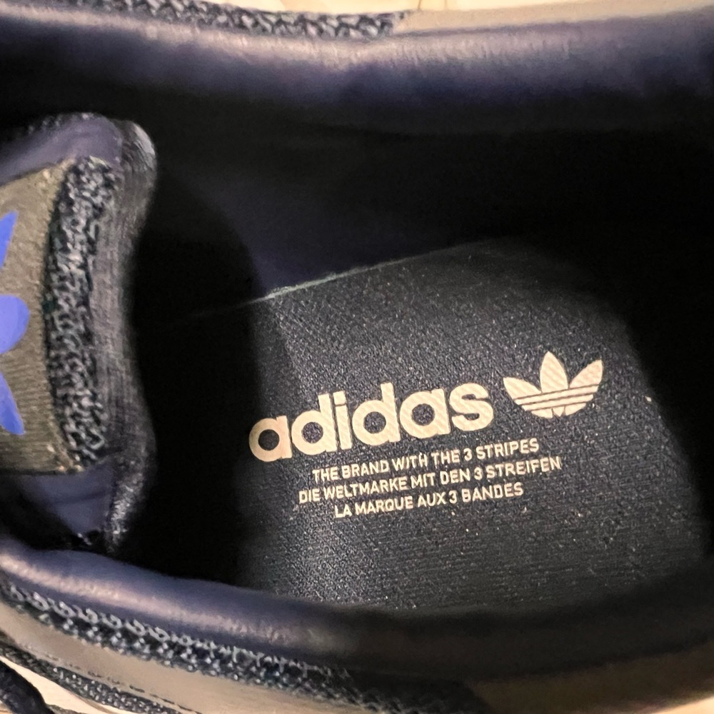 Men’s Adidas Sneaker, size 11. - Picture 11 of 14